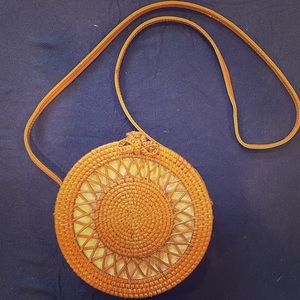 Round straw crossbody purse
